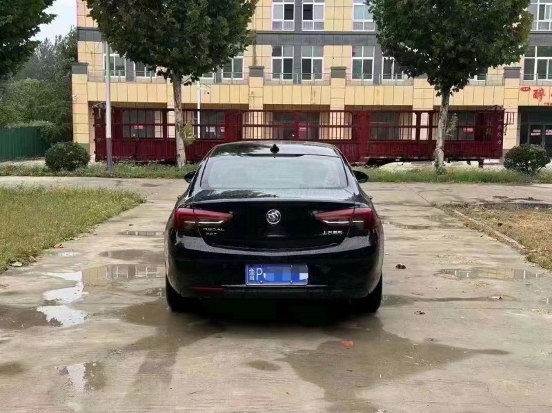 青岛18年别克君威9