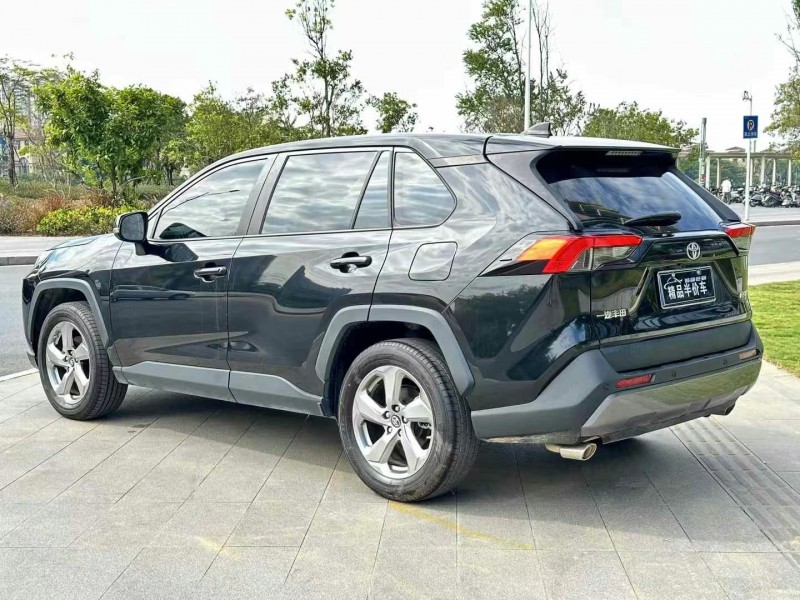 东莞22年丰田RAV4荣放8