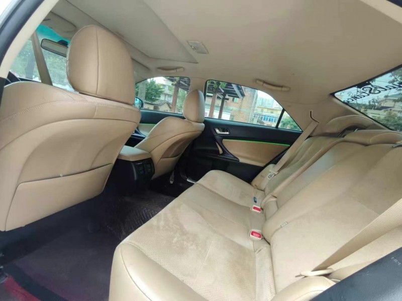 茂名15年丰田锐志6