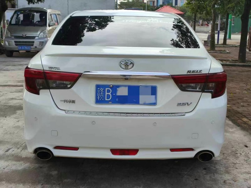 茂名15年丰田锐志9