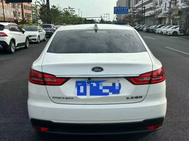 广州19年福特福睿斯9