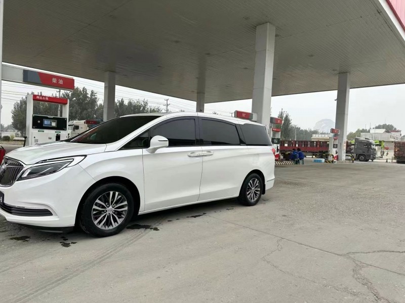 保定19年别克GL82