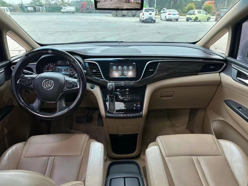 保定19年别克GL85