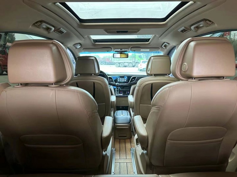 保定19年别克GL86