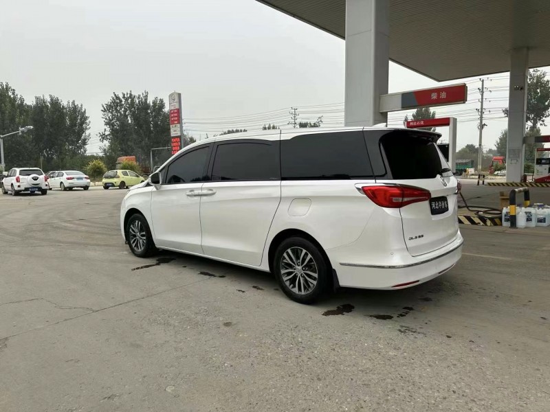 保定19年别克GL88