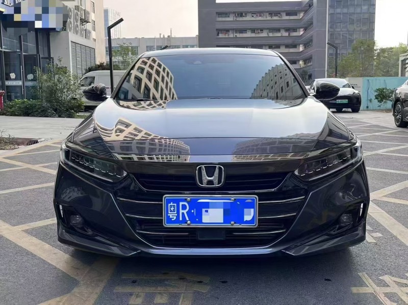 深圳22年本田雅阁1