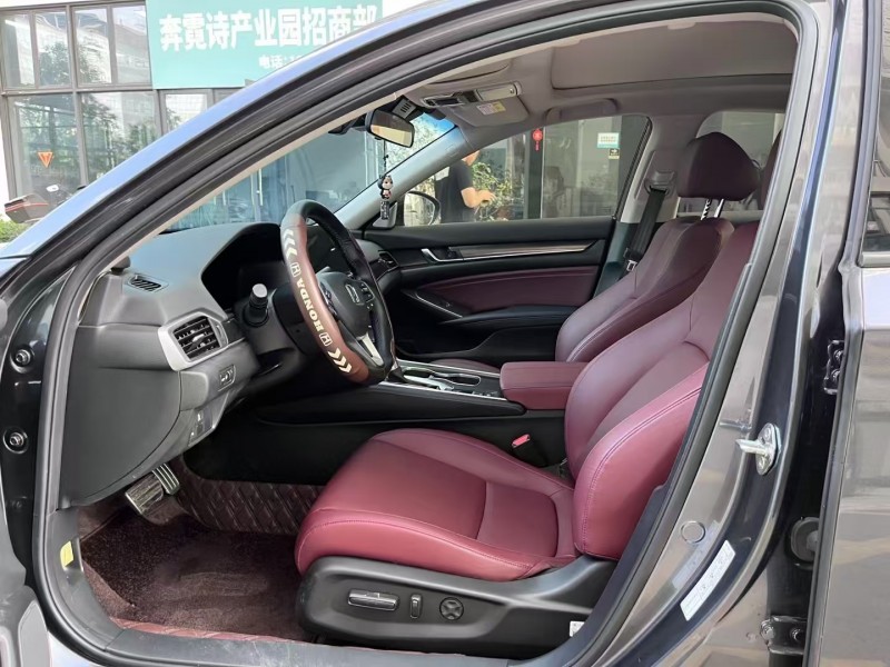 深圳22年本田雅阁3