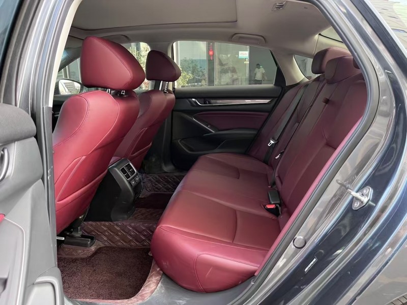 深圳22年本田雅阁4