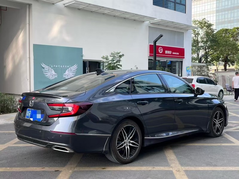 深圳22年本田雅阁7