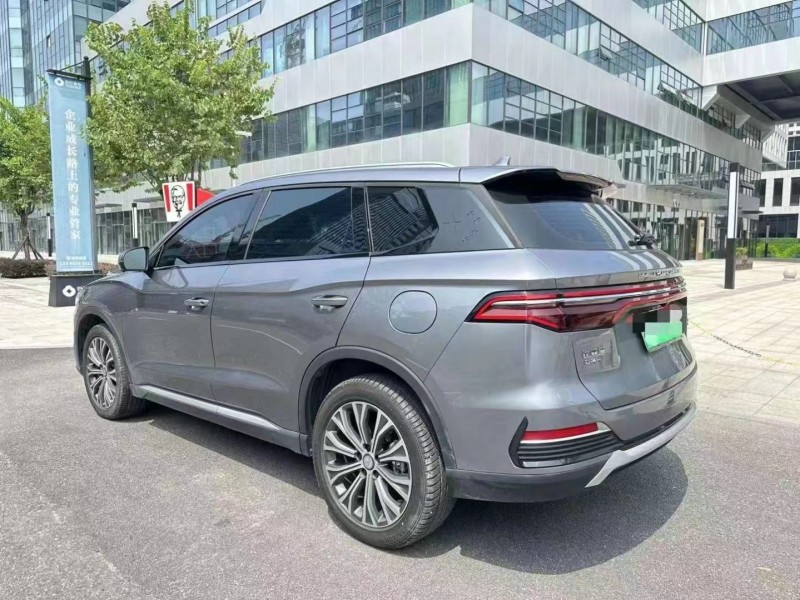 广州22年比亚迪宋8