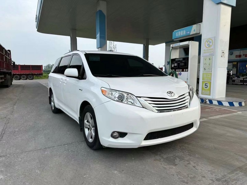 保定18年丰田塞纳2