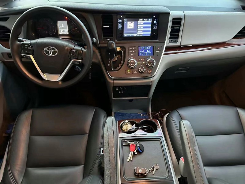 保定18年丰田塞纳6