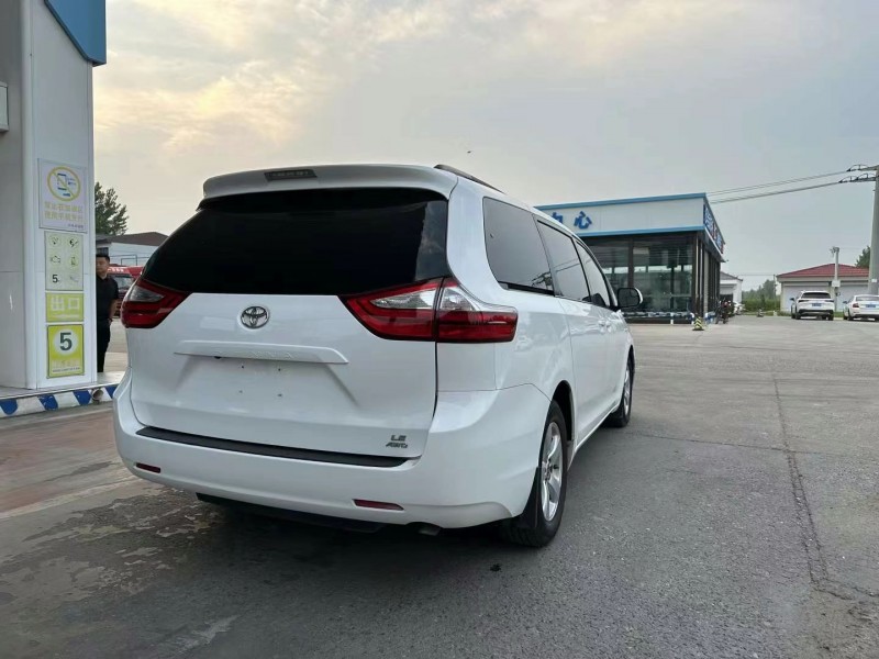 保定18年丰田塞纳7