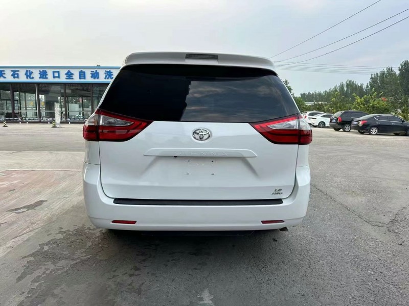 保定18年丰田塞纳8