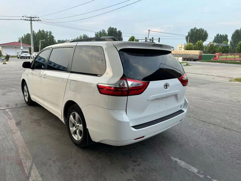 保定18年丰田塞纳9