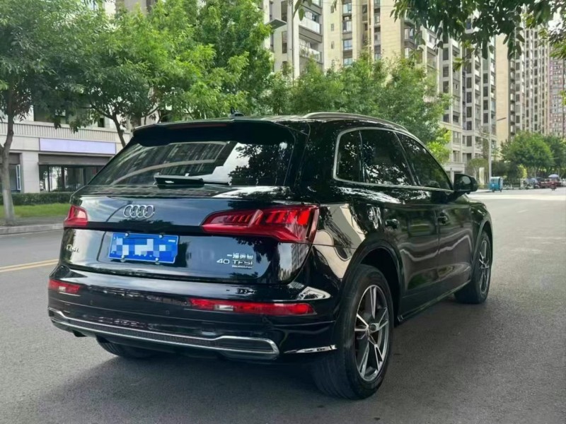 重慶19年奧迪Q58