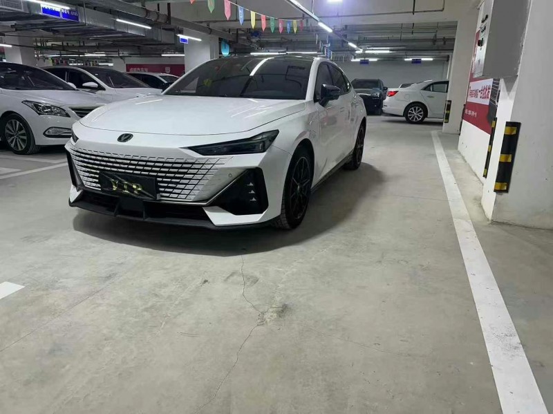 成都24年长安汽车UNI-V2