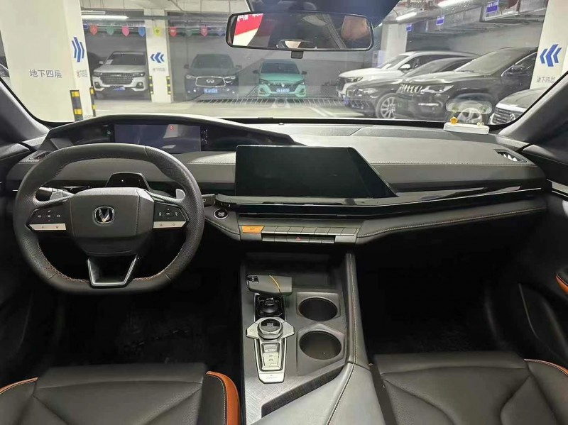 成都24年长安汽车UNI-V6