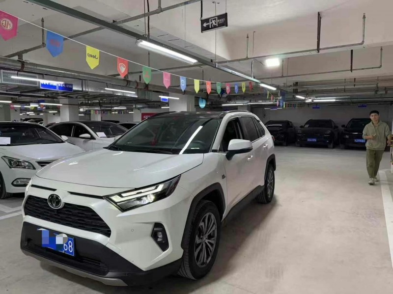 成都22年丰田RAV4荣放2