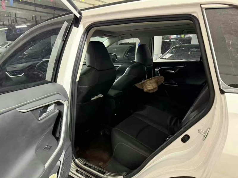 成都22年丰田RAV4荣放4