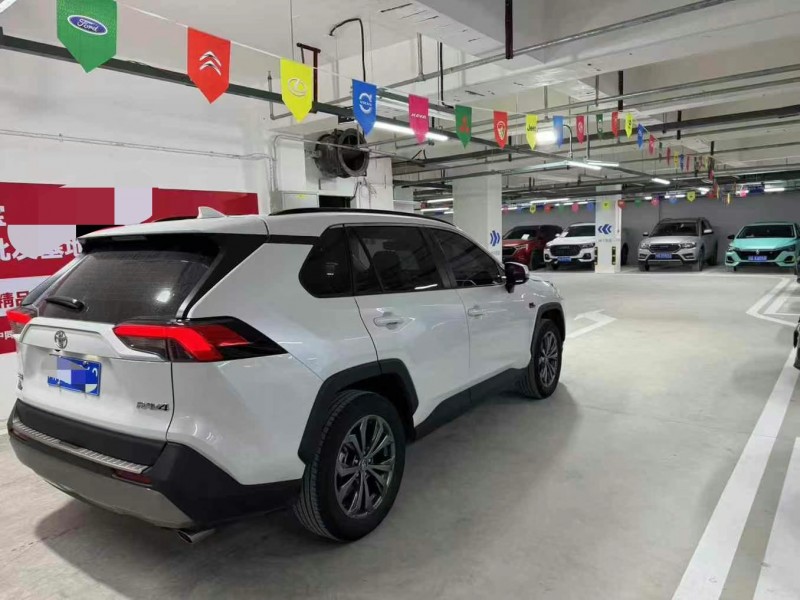 成都22年丰田RAV4荣放7