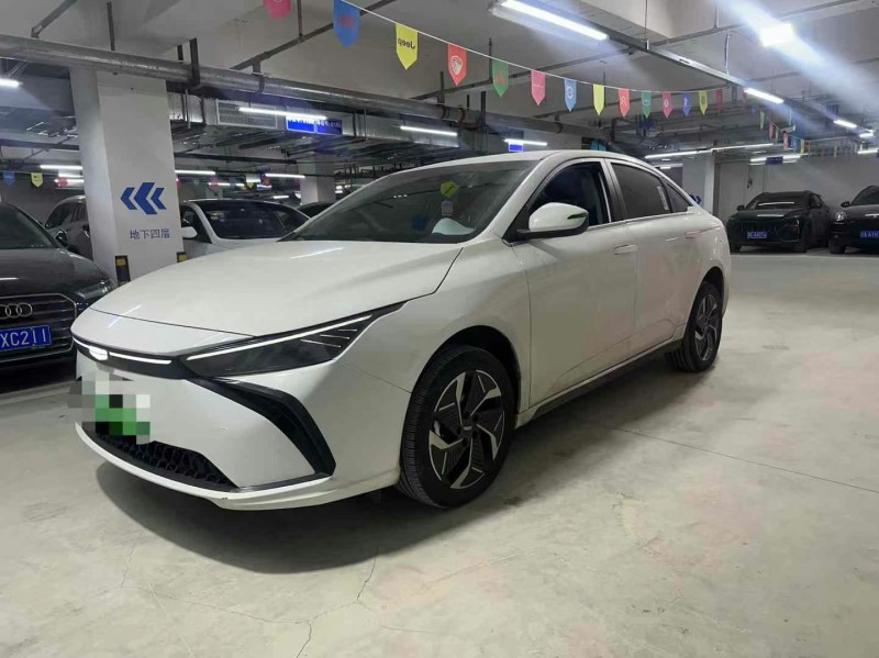 成都24年吉利几何3