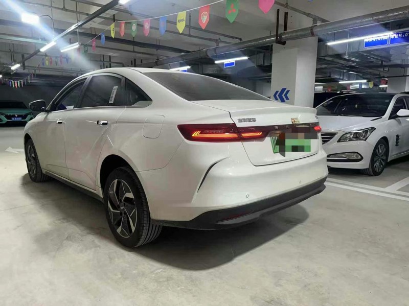 成都24年吉利几何8