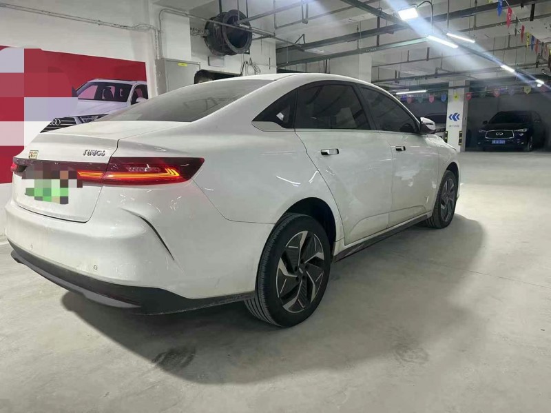 成都24年吉利几何9