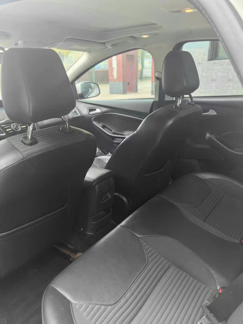 保定17年福特福克斯8