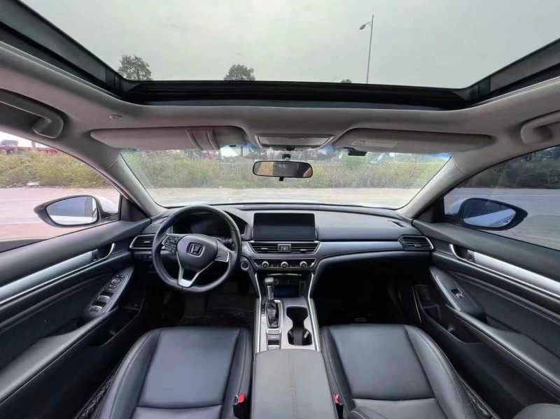 益阳23年本田雅阁8