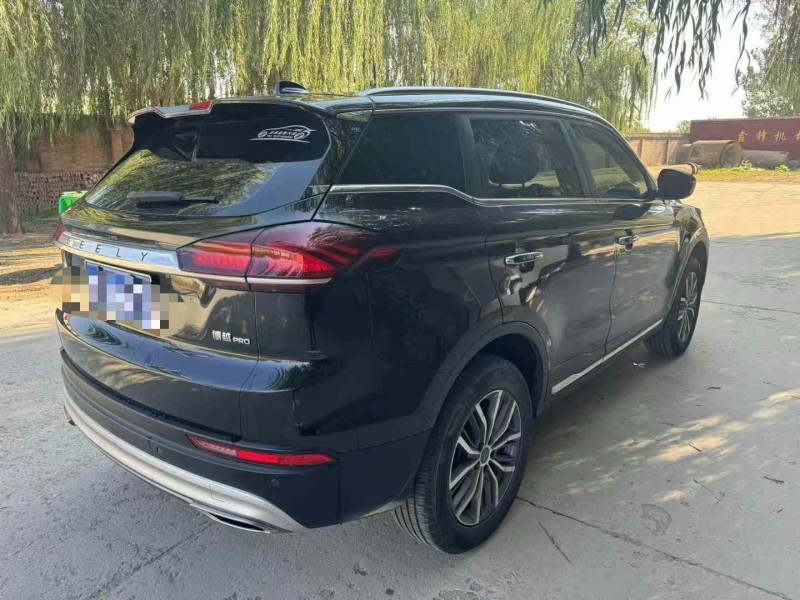 保定19年吉利博越3