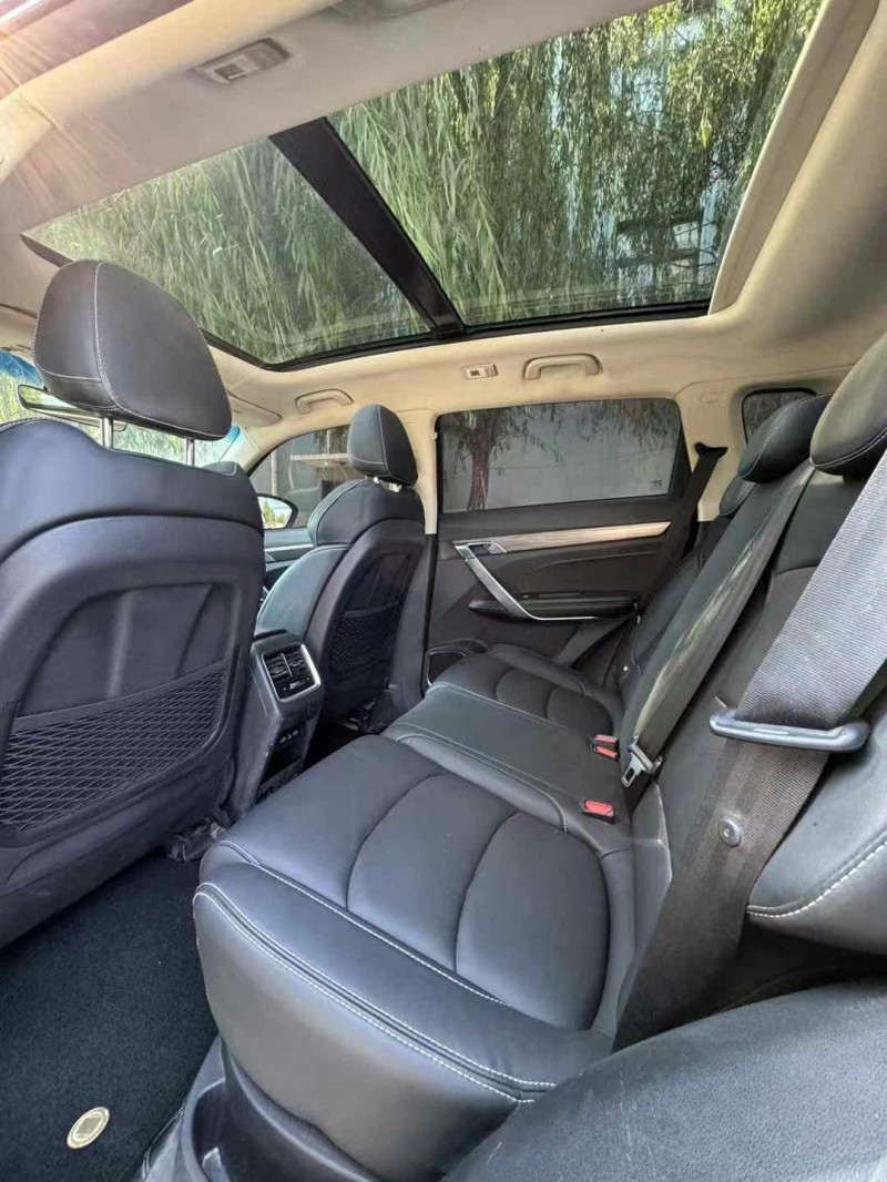 保定19年吉利博越7