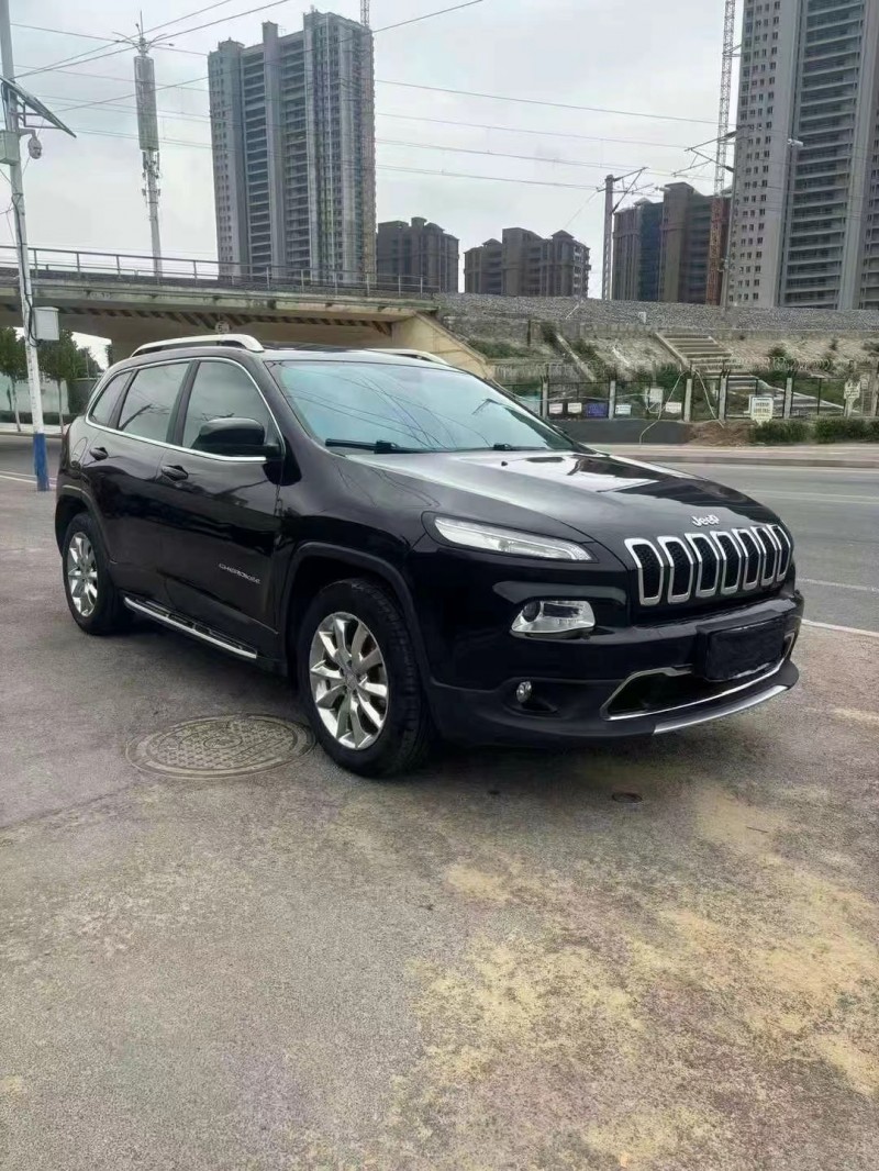 菏澤17年Jeep自由光2