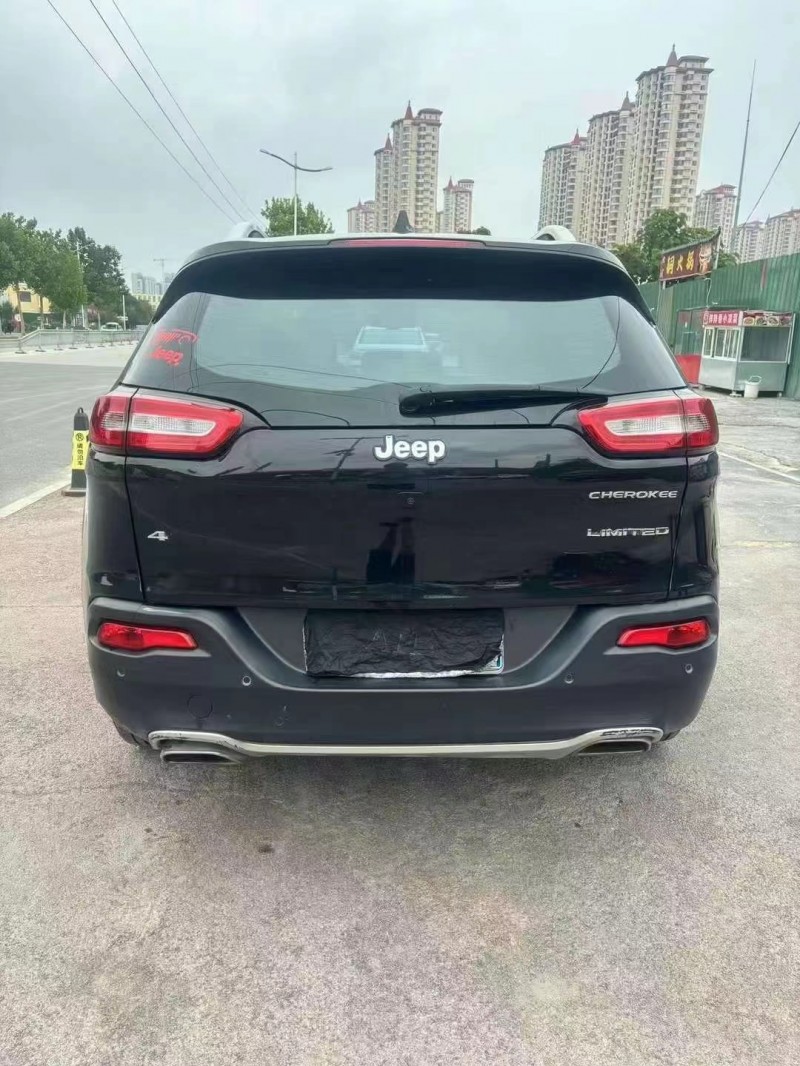 菏澤17年Jeep自由光5