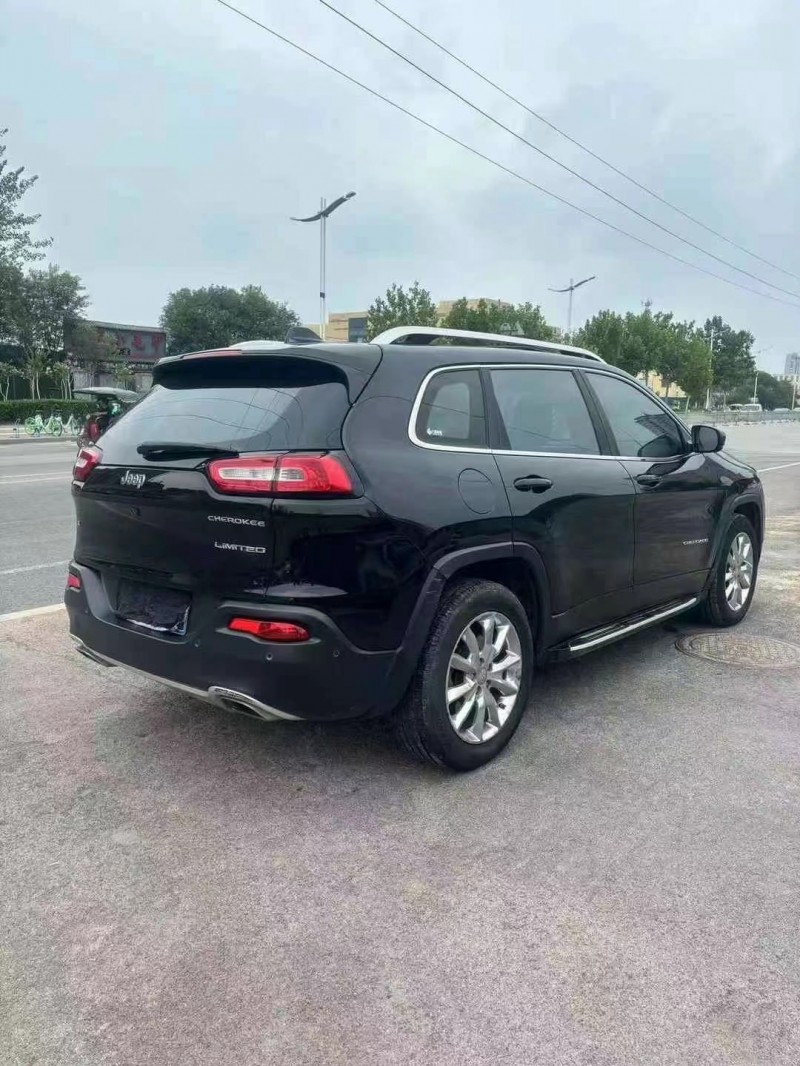 菏澤17年Jeep自由光6