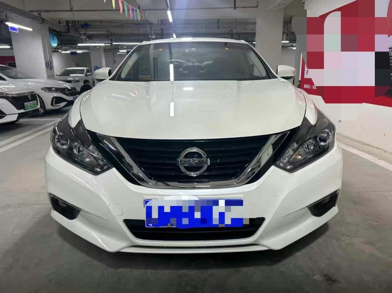 成都18年日产天籁1