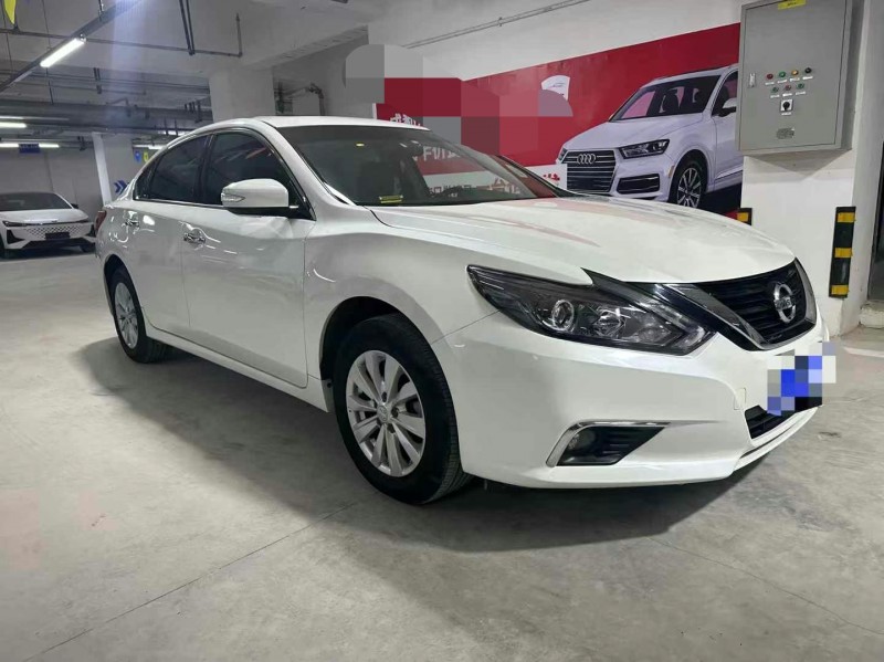 成都18年日产天籁2