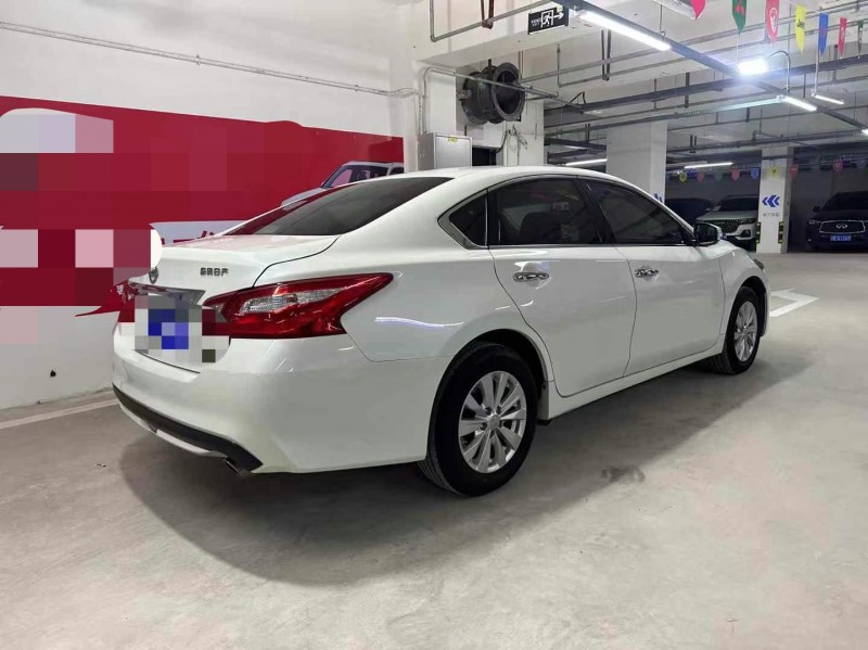 成都18年日产天籁5