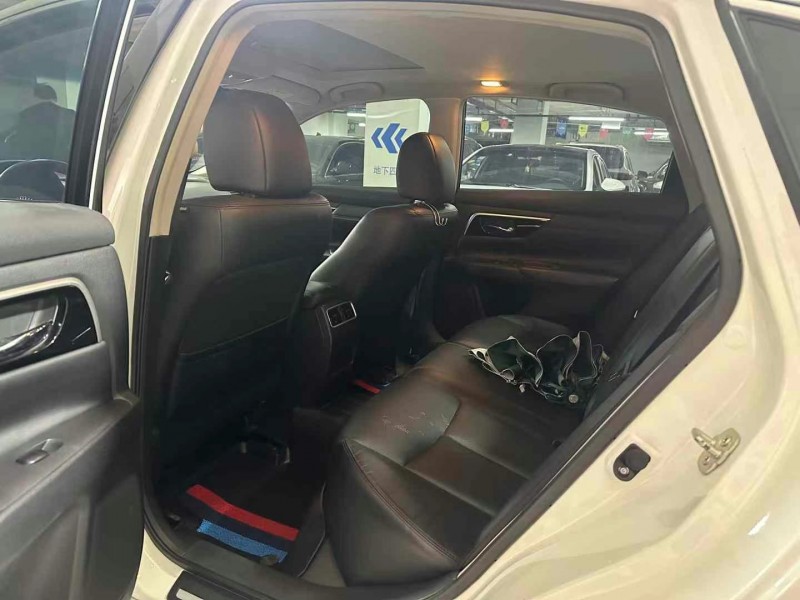 成都18年日产天籁7