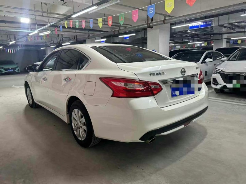 成都18年日产天籁9