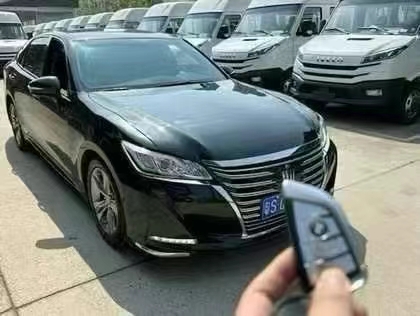 武汉17年丰田皇冠2