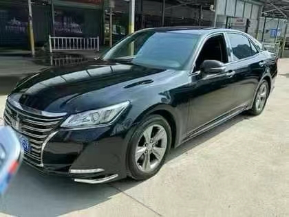 武汉17年丰田皇冠3