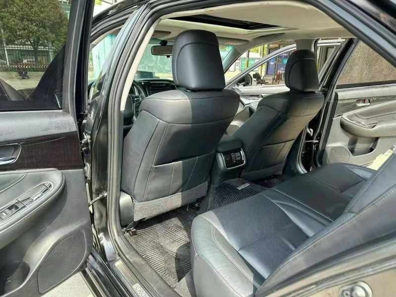 武汉17年丰田皇冠6