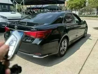 武汉17年丰田皇冠9