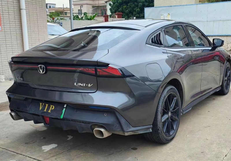 中山23年長安汽車UNI-V7