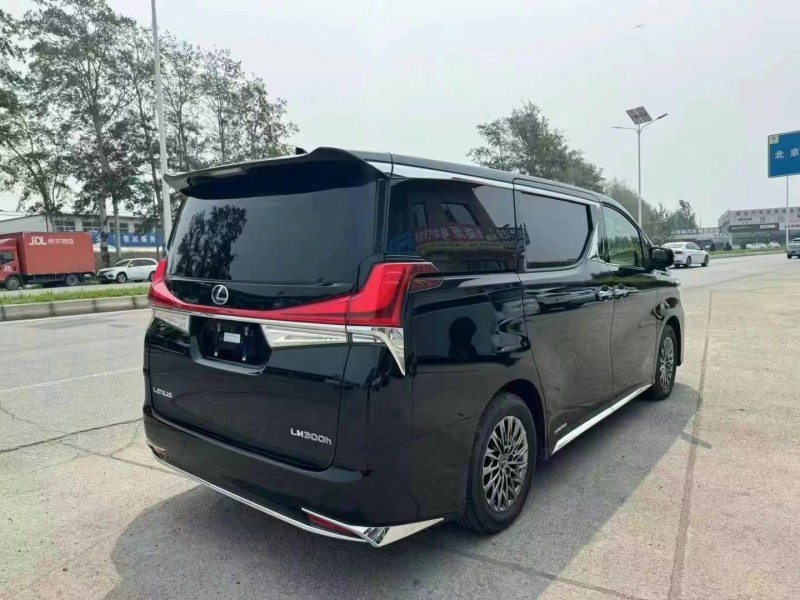 广州23年雷克萨斯LM300H5