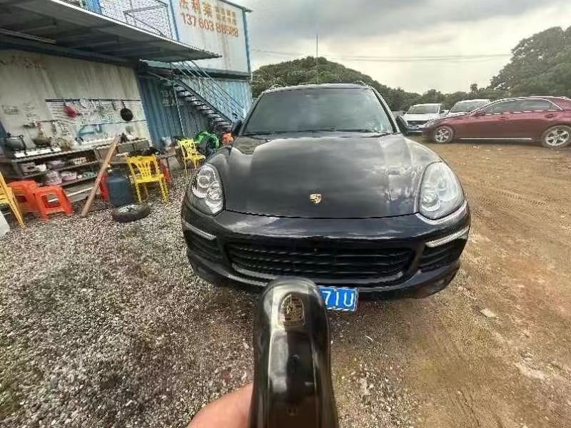 广州17年保时捷卡宴1