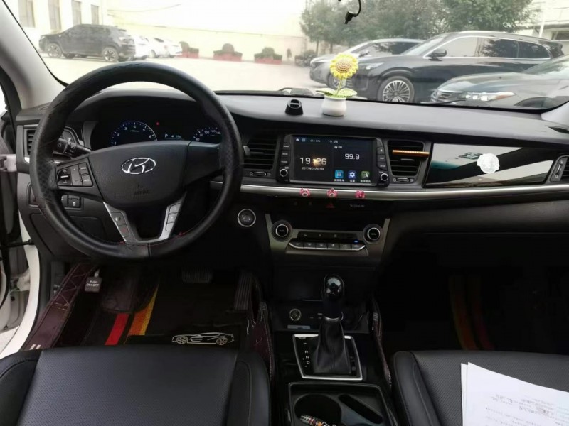 保定18年现代名图7