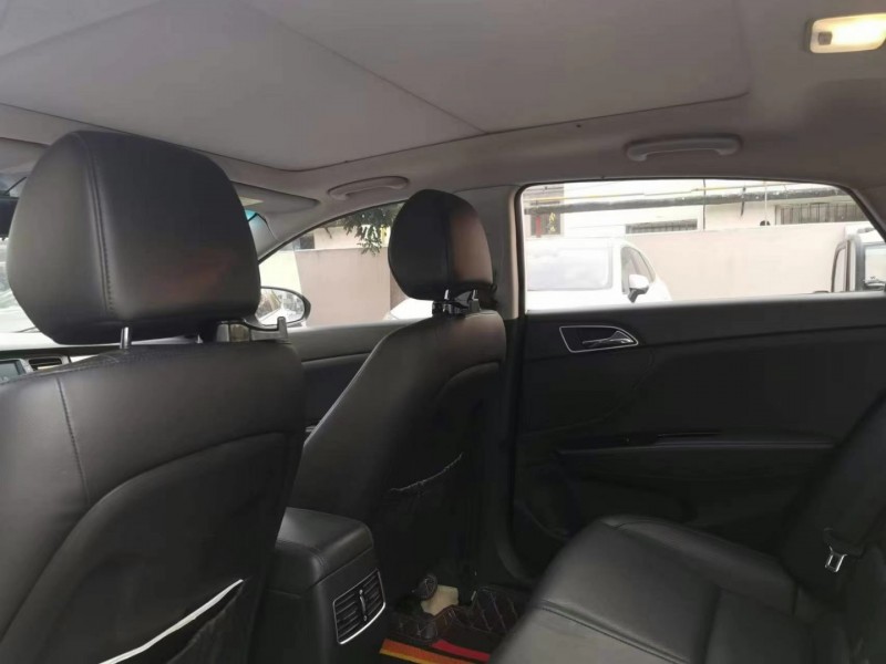 保定18年现代名图8