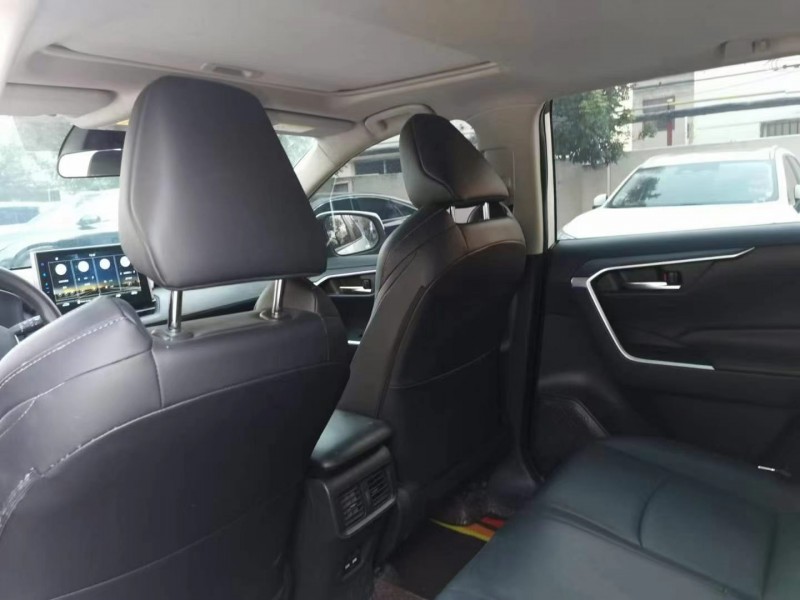 保定21年丰田威兰达8